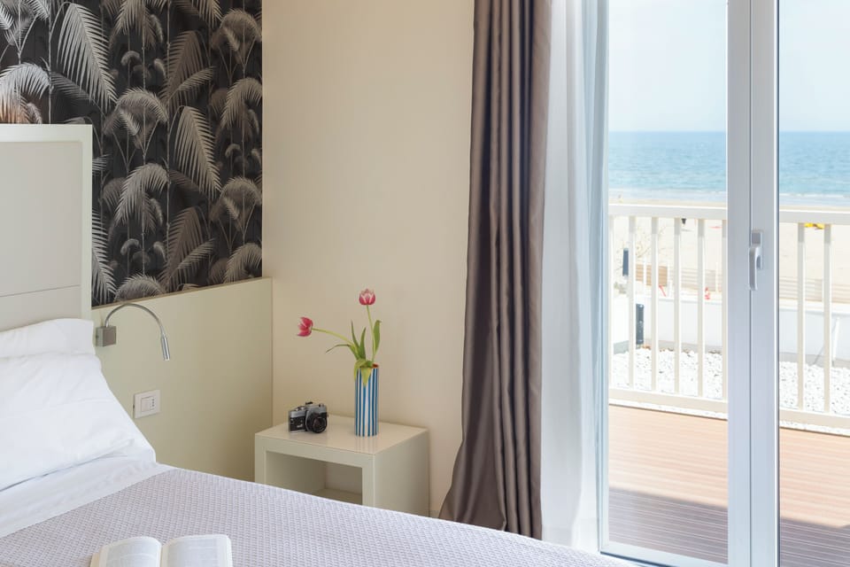 Suite | In-room safe, free WiFi, bed sheets