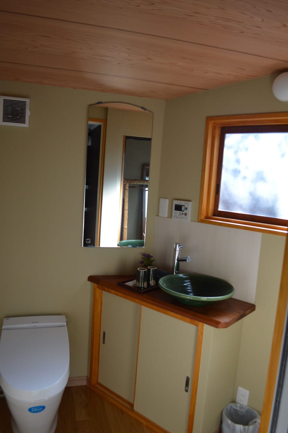 Superior Twin Room, Non Smoking | Bathroom | Free toiletries, hair dryer, towels