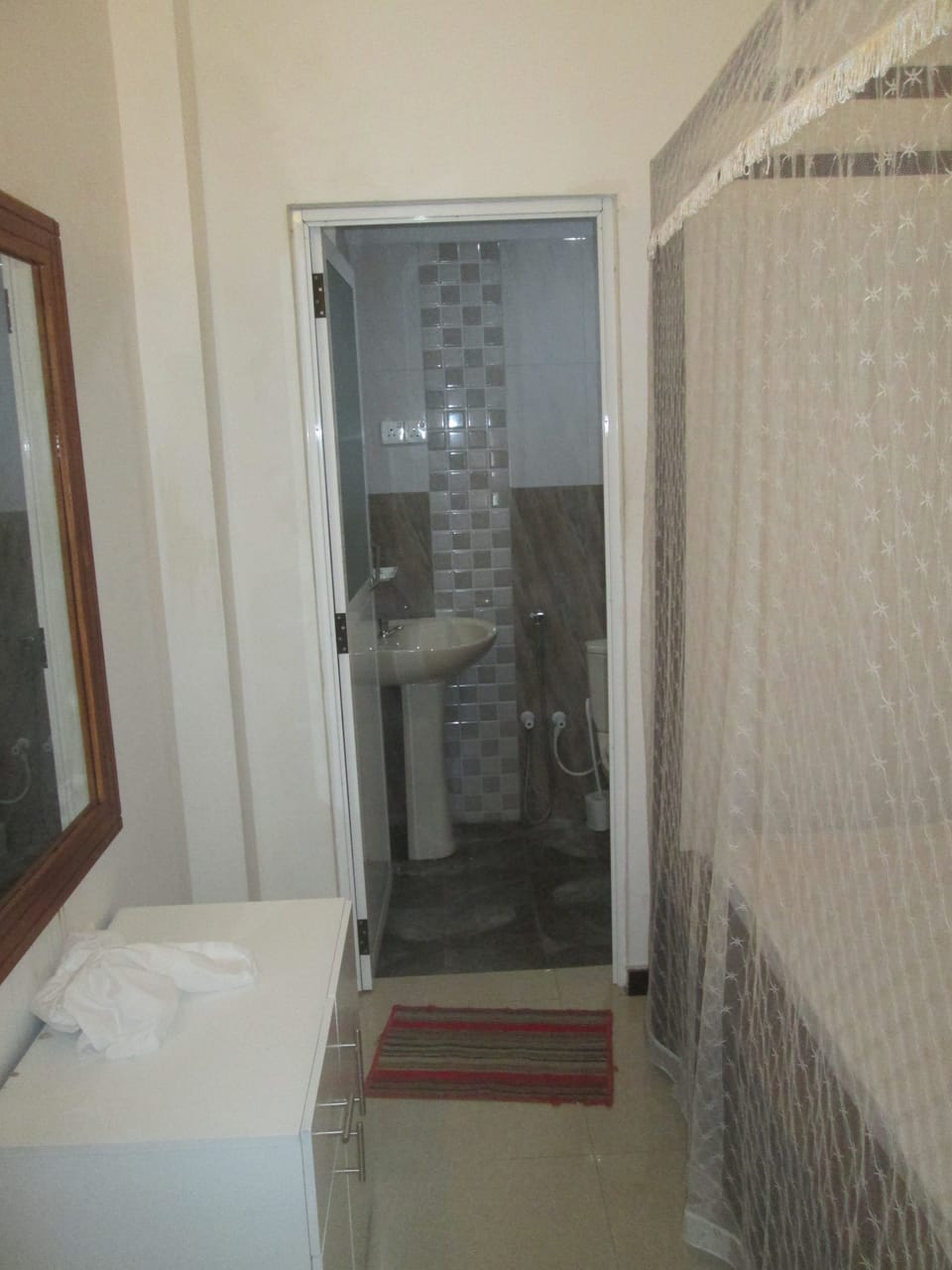 Standard Single Room, 1 Queen Bed, Non Smoking | In-room safe, soundproofing, iron/ironing board, free WiFi
