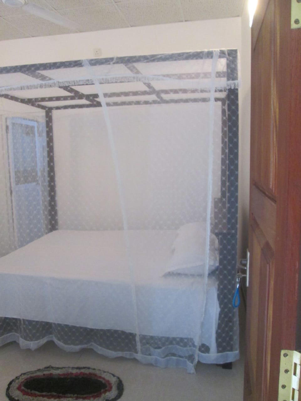 Standard Single Room, 1 Queen Bed, Non Smoking | In-room safe, soundproofing, iron/ironing board, free WiFi