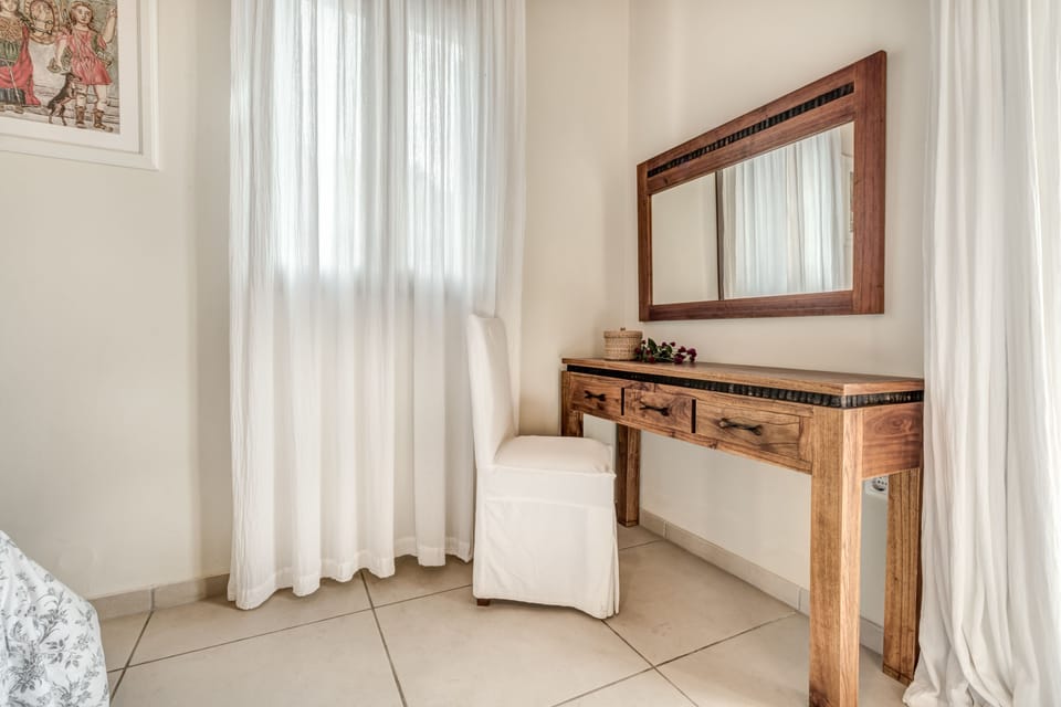 4 bedrooms, Egyptian cotton sheets, premium bedding, Select Comfort beds