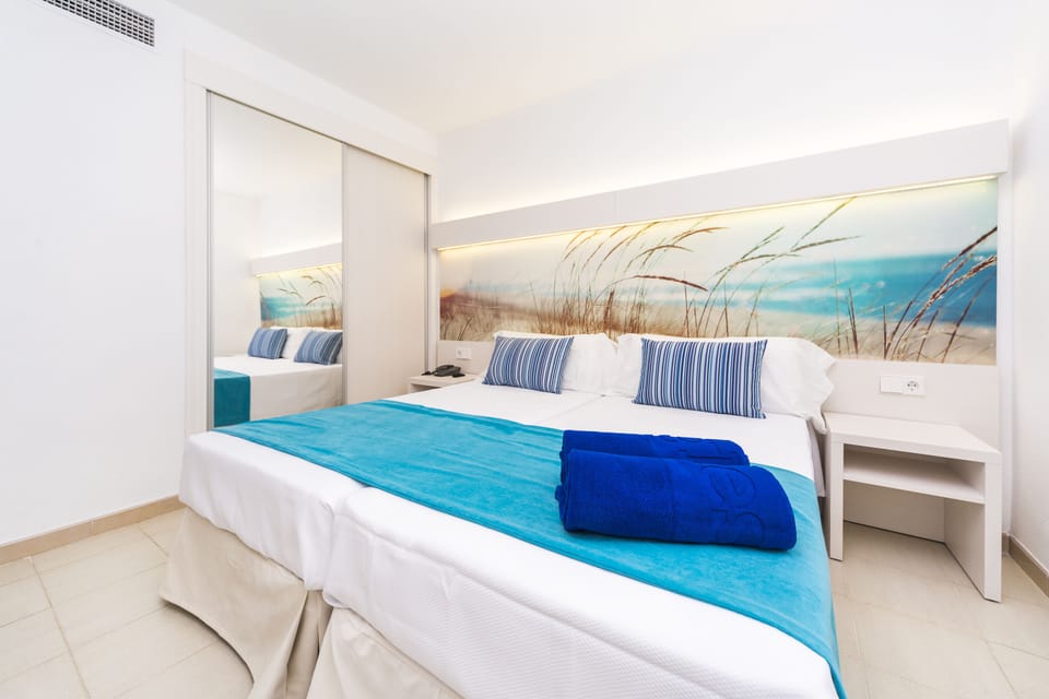 Apartment, 1 Bedroom | 1 bedroom, minibar, WiFi (free), bed sheets
