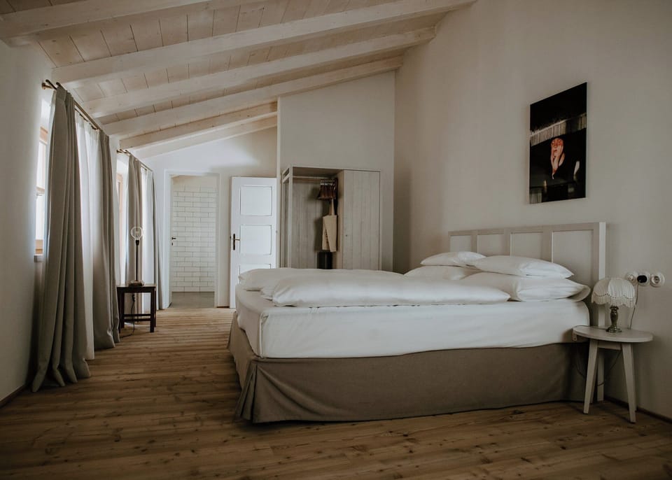 Premium Room | In-room safe, desk, blackout drapes, WiFi (free)