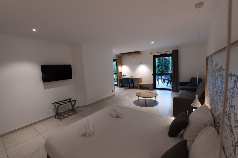 Family Room | Iron/ironing board, free WiFi, bed sheets, wheelchair access