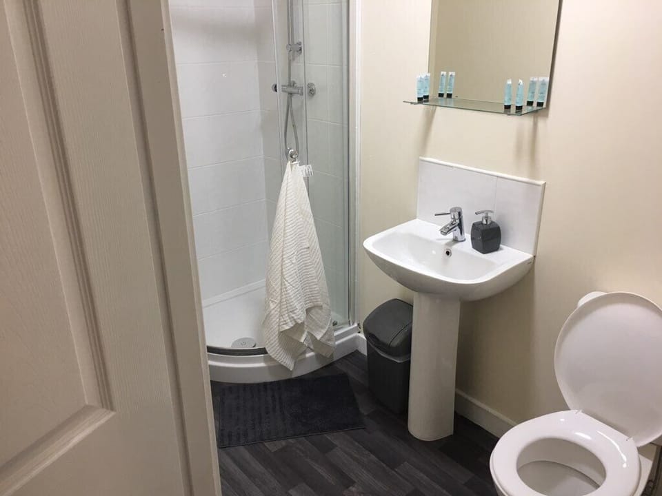 Standard Double Room, Ensuite | Bathroom