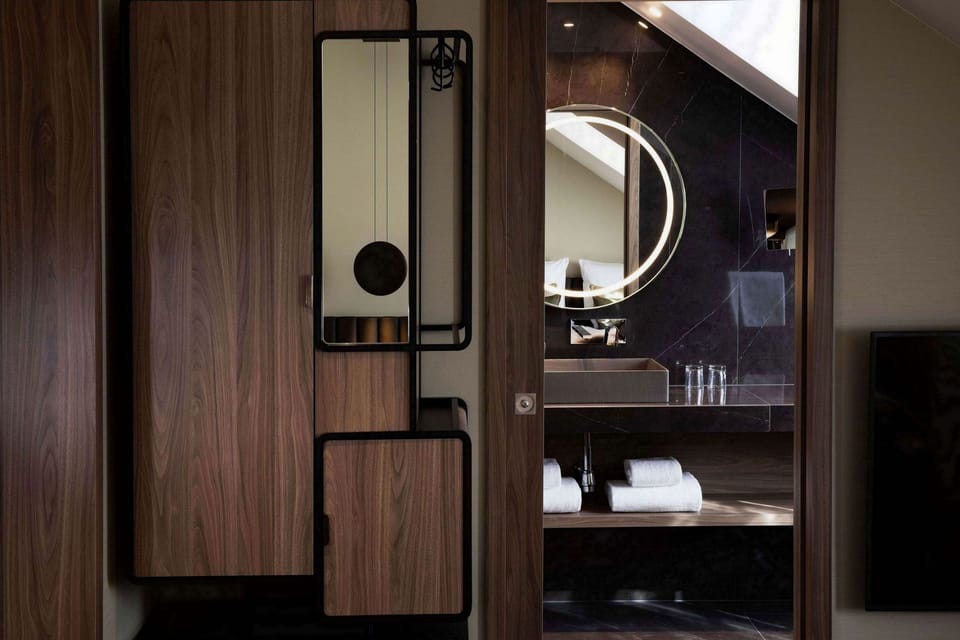 Junior Suite | Minibar, in-room safe, soundproofing, free cribs/infant beds