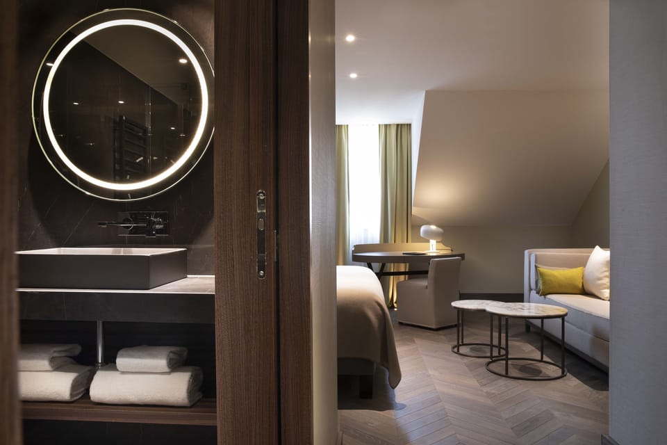 Junior Suite | Minibar, in-room safe, soundproofing, free cribs/infant beds