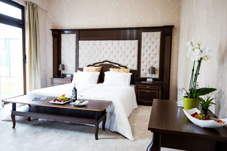 Junior Suite, 1 King Bed, Accessible, Garden View | Living room | Smart TV