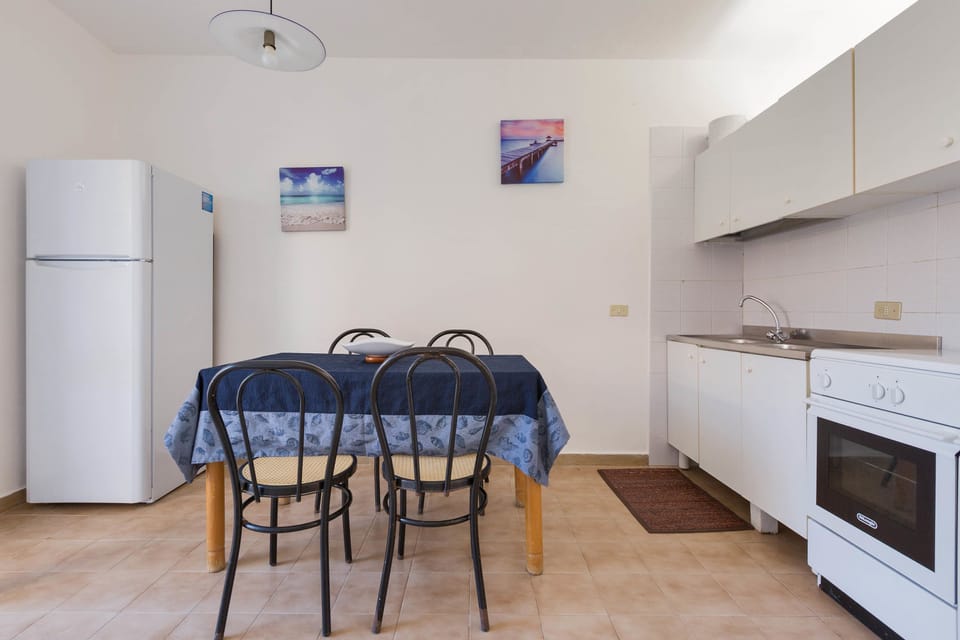 Standard Apartment, 2 Bedrooms | In-room dining