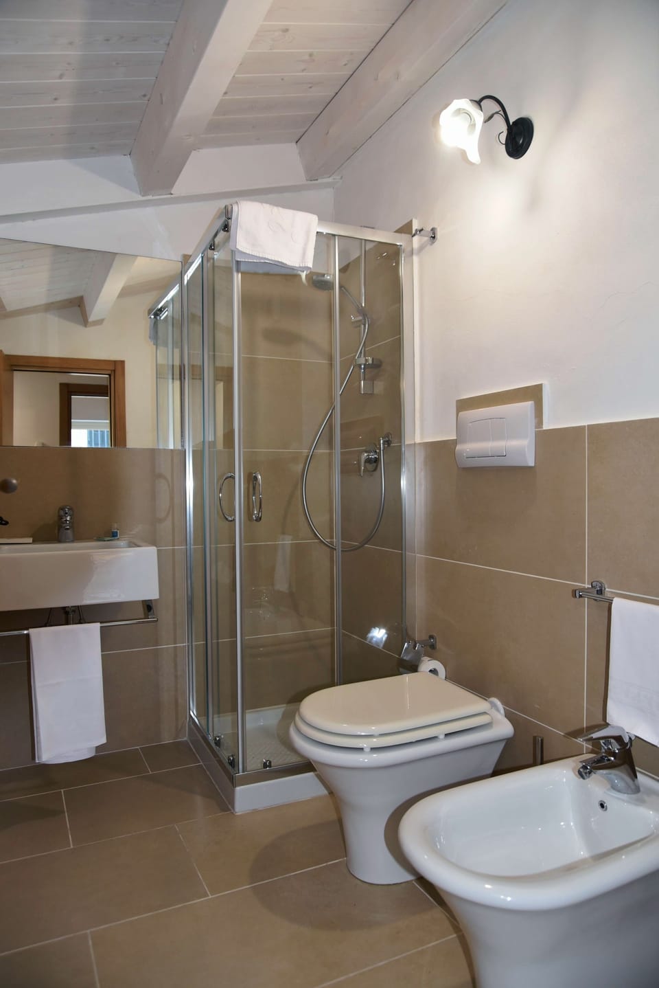 Double Room, 1 Queen Bed | Bathroom shower