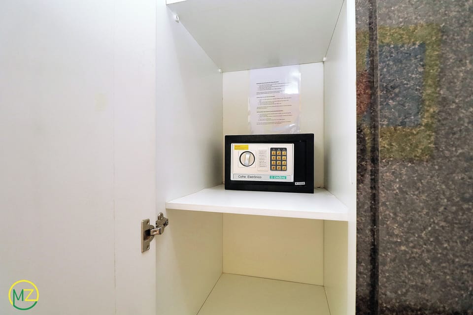 Comfort Penthouse, Multiple Beds, Non Smoking | 2 bedrooms, in-room safe, iron/ironing board, free WiFi