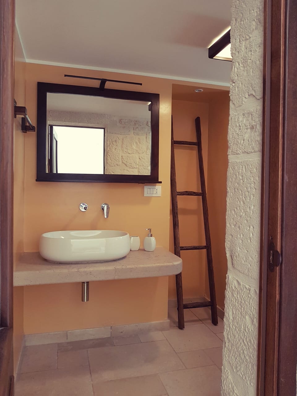 Deluxe Double Room, Private Bathroom (Trullo) | Bathroom sink