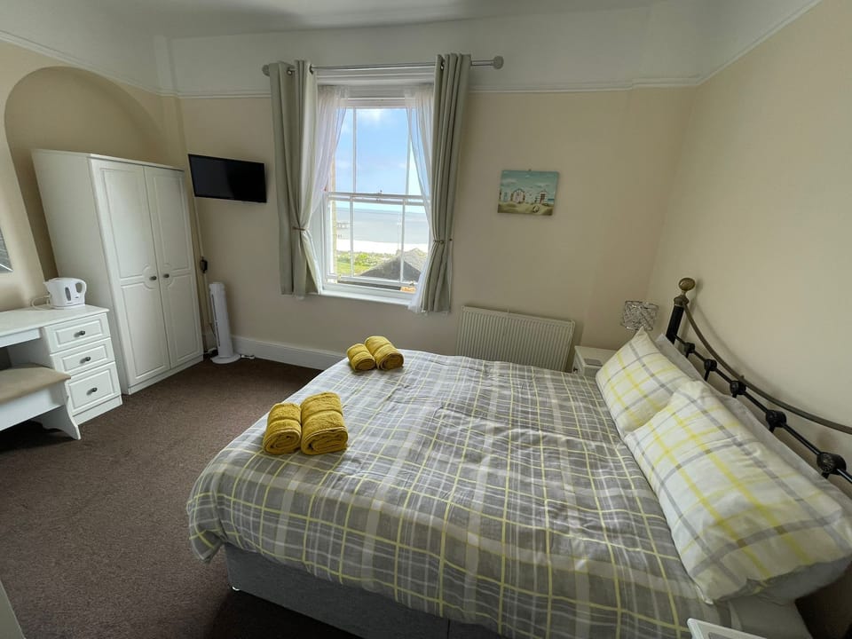 Standard Double Room, 1 Double Bed, Sea View, Sea Facing | Free WiFi, bed sheets