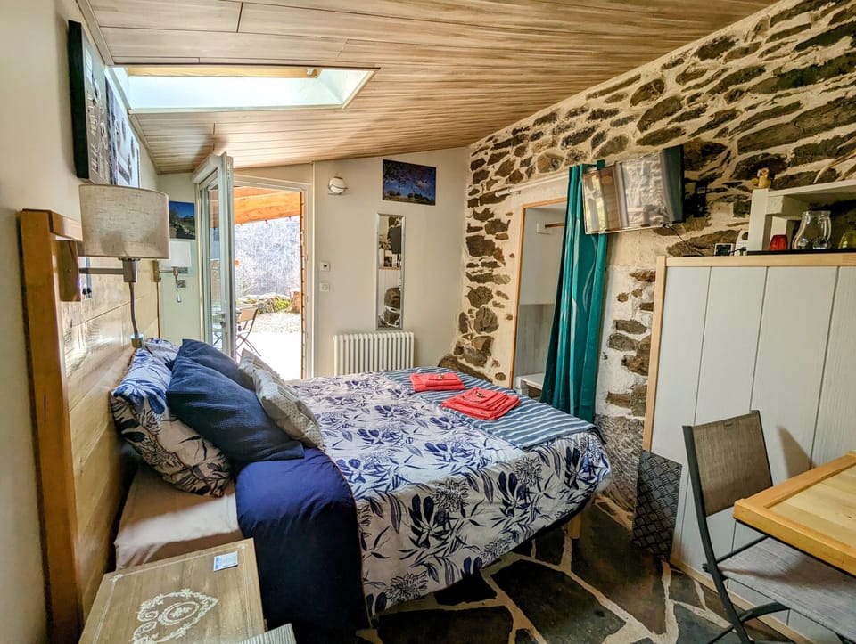 Exclusive Double Room, Private Bathroom, Ground Floor (Chambre Automne ) | Premium bedding, individually decorated, individually furnished, desk
