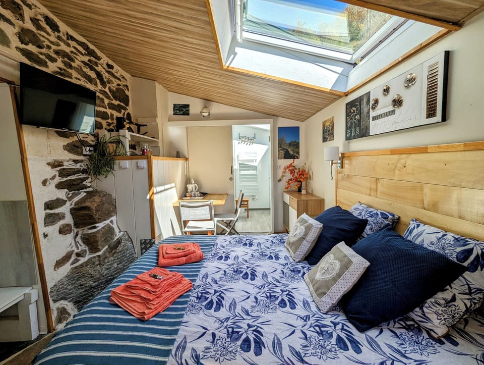 Exclusive Double Room, Private Bathroom, Ground Floor (Chambre Automne ) | Premium bedding, individually decorated, individually furnished, desk