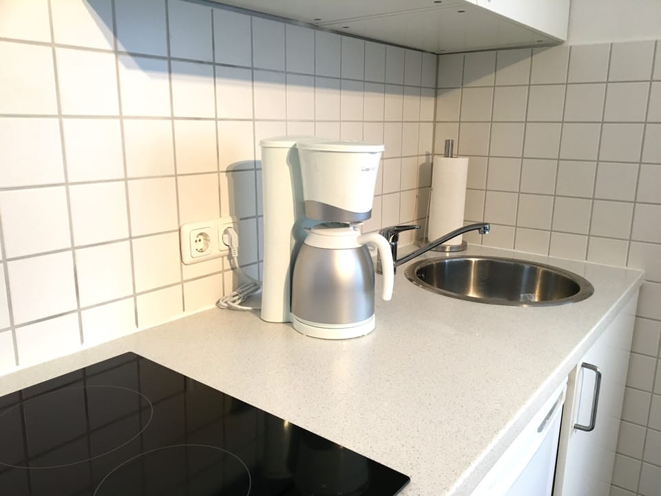 Basic Studio | Private kitchen | Espresso maker, coffee/tea maker, fridge, microwave