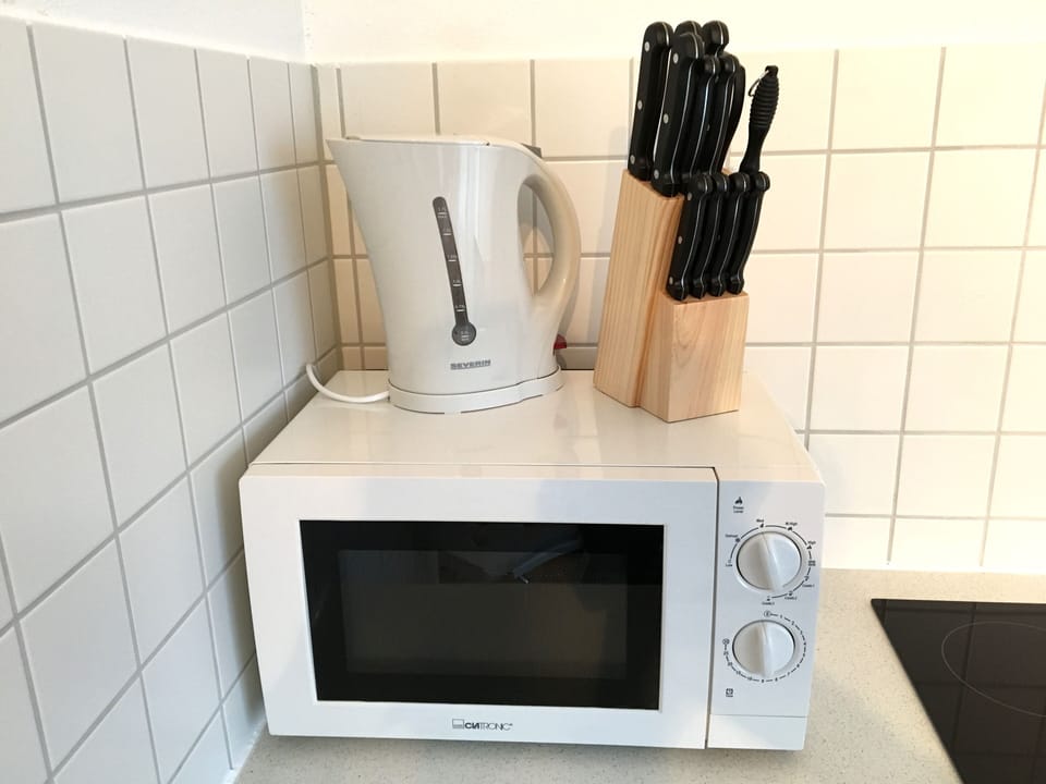 Basic Studio | Private kitchen | Espresso maker, coffee/tea maker, fridge, microwave