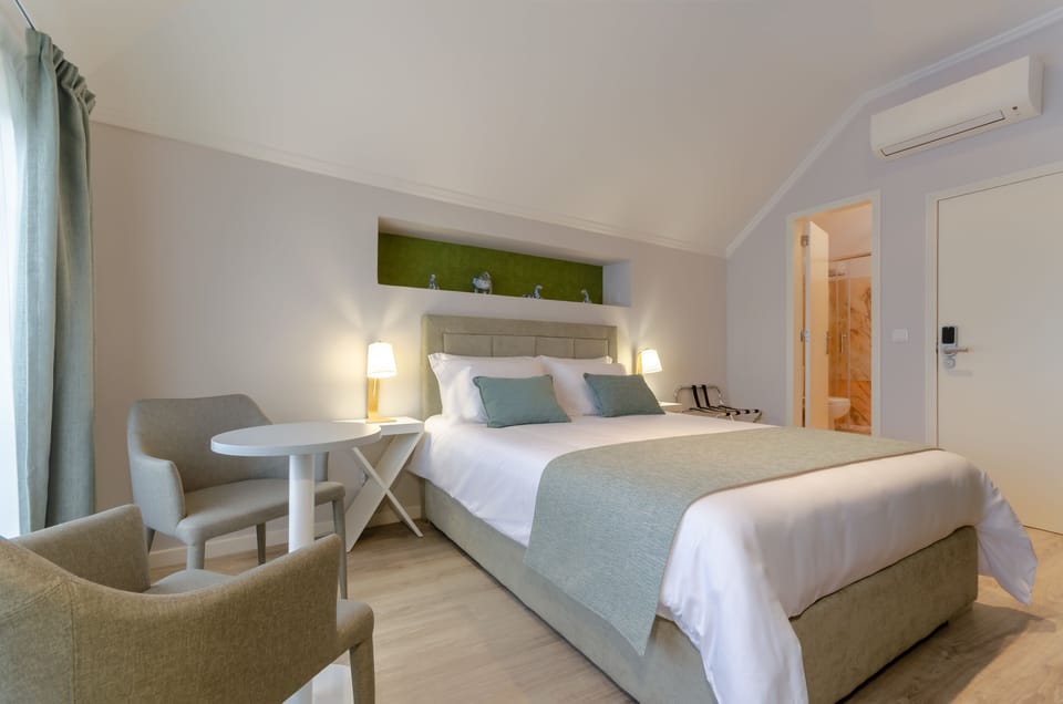 Superior Double Room, 1 Queen Bed, Garden View | Minibar, in-room safe, desk, blackout drapes