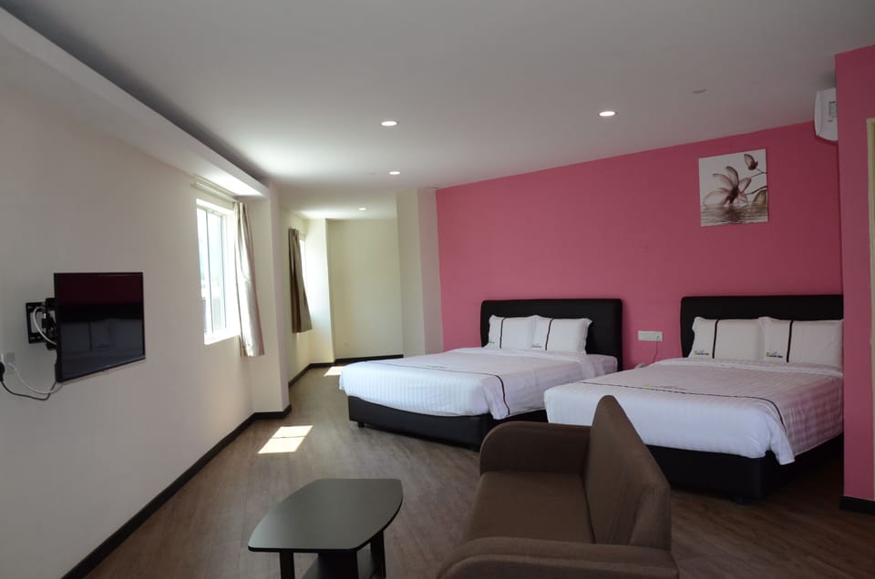 Family Room | Desk, iron/ironing board (on request), WiFi (free), bed sheets