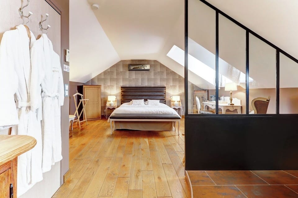 Double Room (Cavalière) | Desk, blackout drapes, soundproofing, WiFi (free)