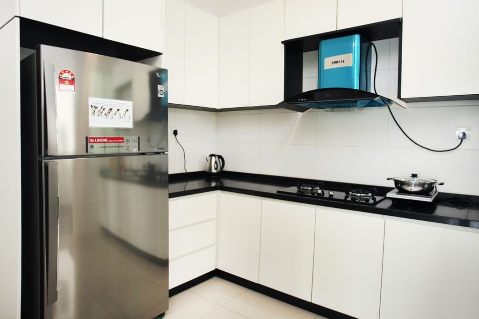 Fridge, microwave, stovetop, dishwasher