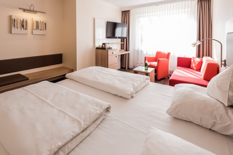 Hypo-allergenic bedding, minibar, in-room safe, desk
