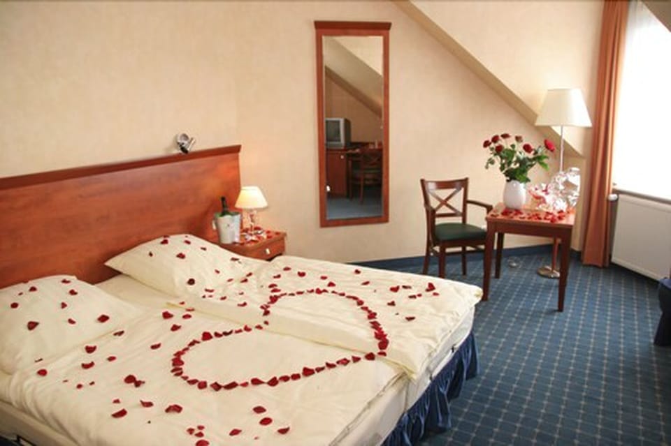 Double Room | In-room safe, desk, free WiFi
