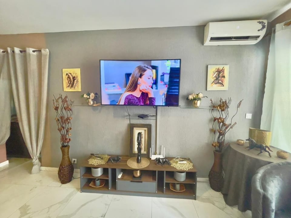 Comfort Apartment, 2 Queen Beds, Non Smoking | Living area | Smart TV