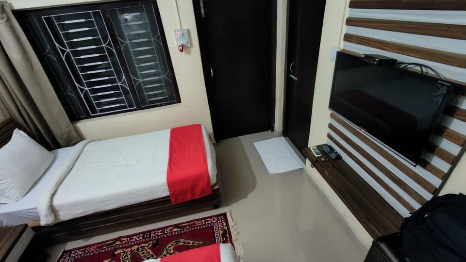 In-room safe, iron/ironing board, free WiFi, bed sheets