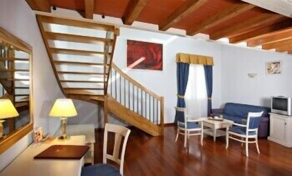 Junior Suite | Living room | TV