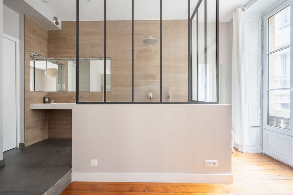 Superior Double Room, City View (Chambre Tourny) | Bathroom