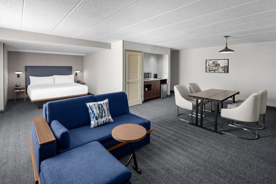 Hypo-allergenic bedding, in-room safe, desk, laptop workspace