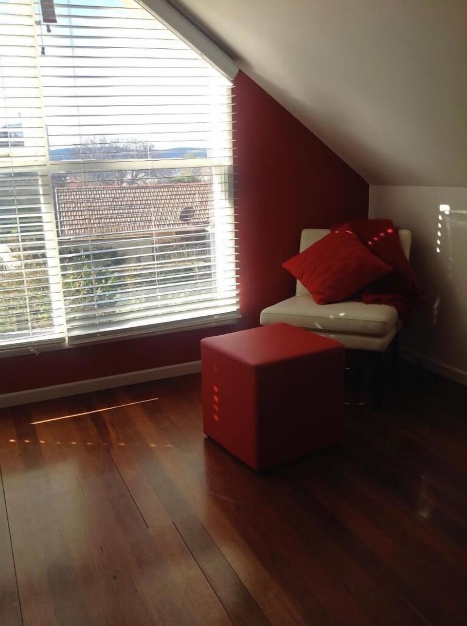 Cottage, 2 Bedrooms | Living area | Flat-screen TV, fireplace