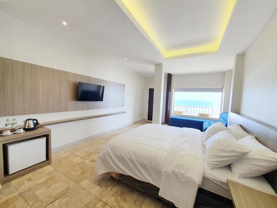 Panoramic Studio Suite, Ocean View | Free WiFi, bed sheets