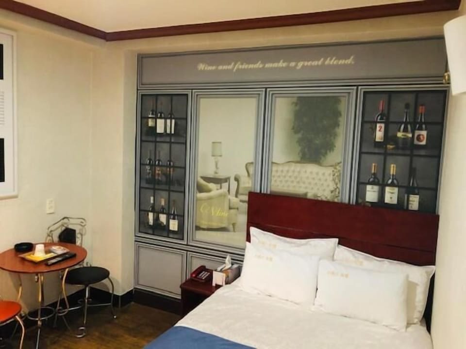 Free WiFi, bed sheets