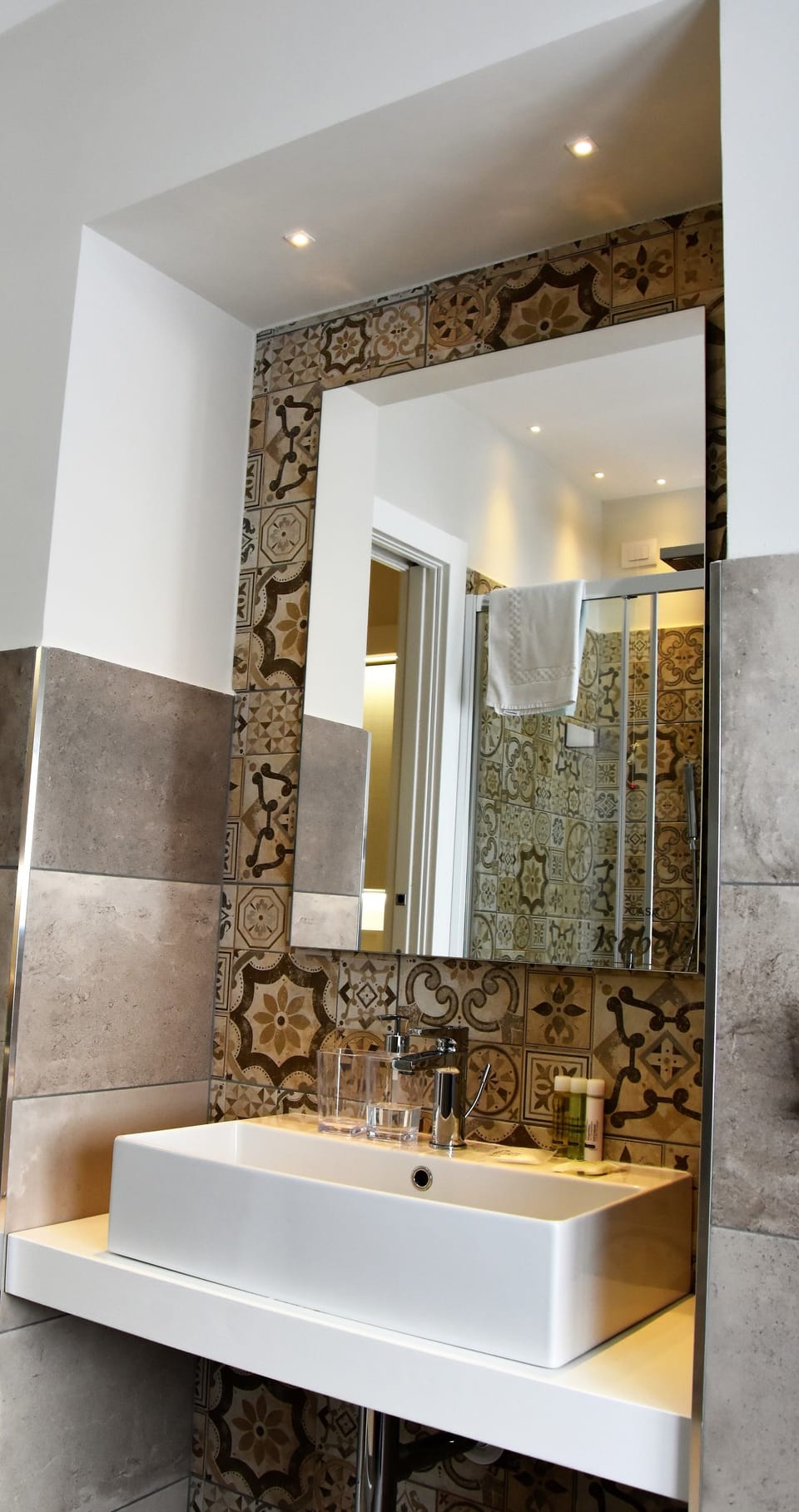 Junior Suite, Kitchenette | Bathroom sink