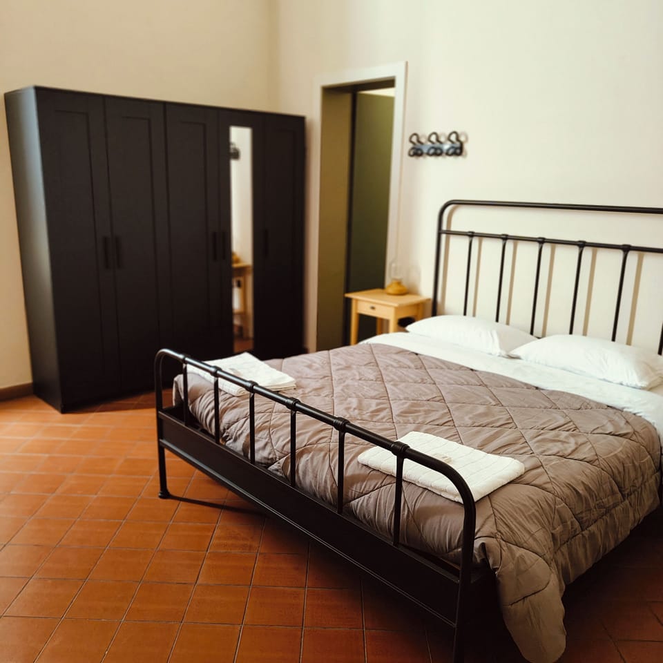 Comfort Room, 1 Bedroom, Private Bathroom | Hypo-allergenic bedding, in-room safe, desk, blackout drapes