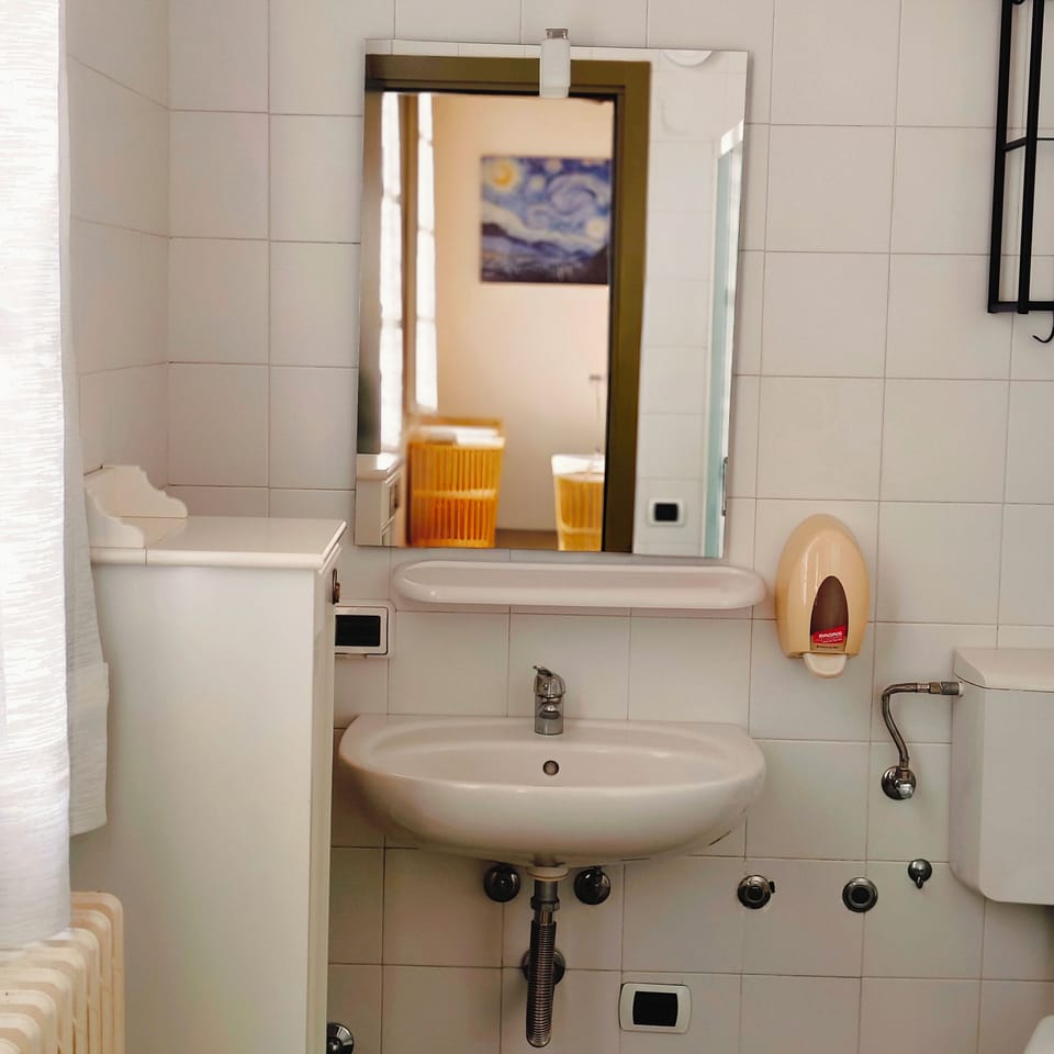 Double Room, Private Bathroom | Hypo-allergenic bedding, in-room safe, desk, blackout drapes
