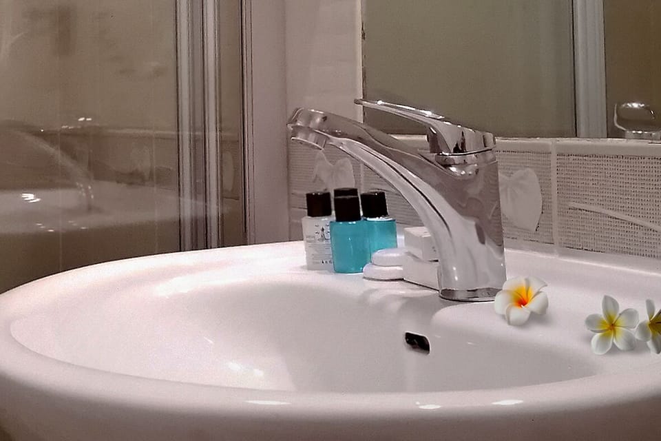 Double Room | Bathroom | Combined shower/tub, rainfall showerhead, hair dryer, bathrobes