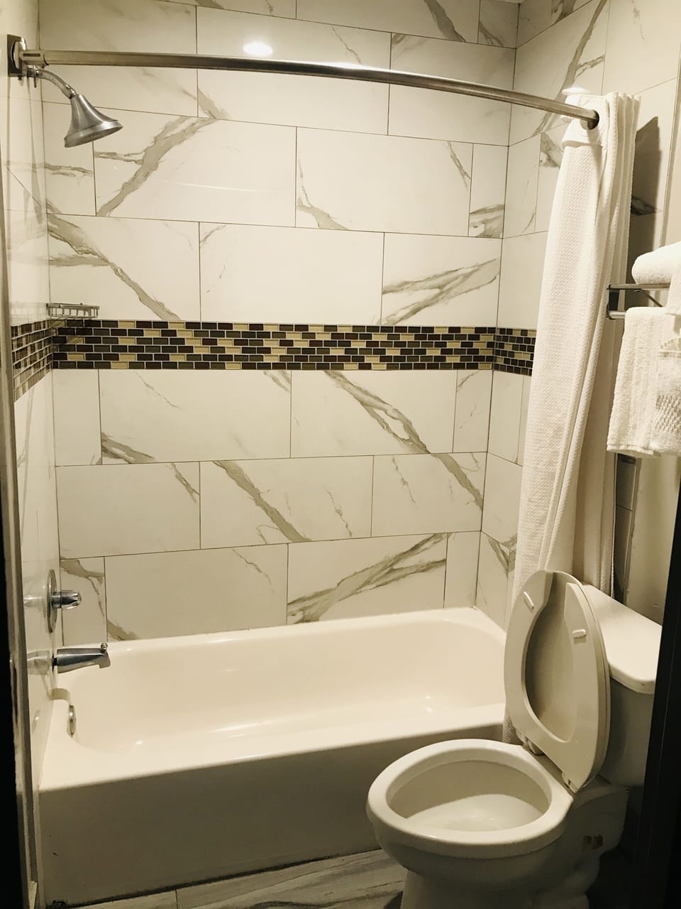 Standard Room, 1 King Bed | Bathroom | Combined shower/tub, hair dryer, towels
