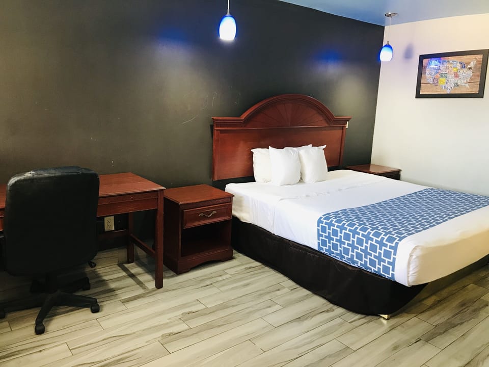 Standard Room, 1 King Bed | Down comforters, desk, blackout drapes, iron/ironing board