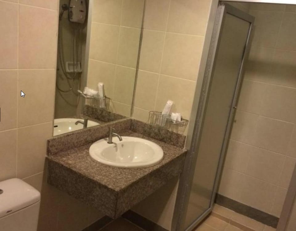 Shower, free toiletries, hair dryer, towels