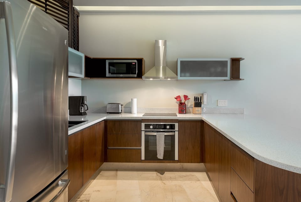 Apartment | Private kitchen | Fridge, oven, stovetop, coffee/tea maker