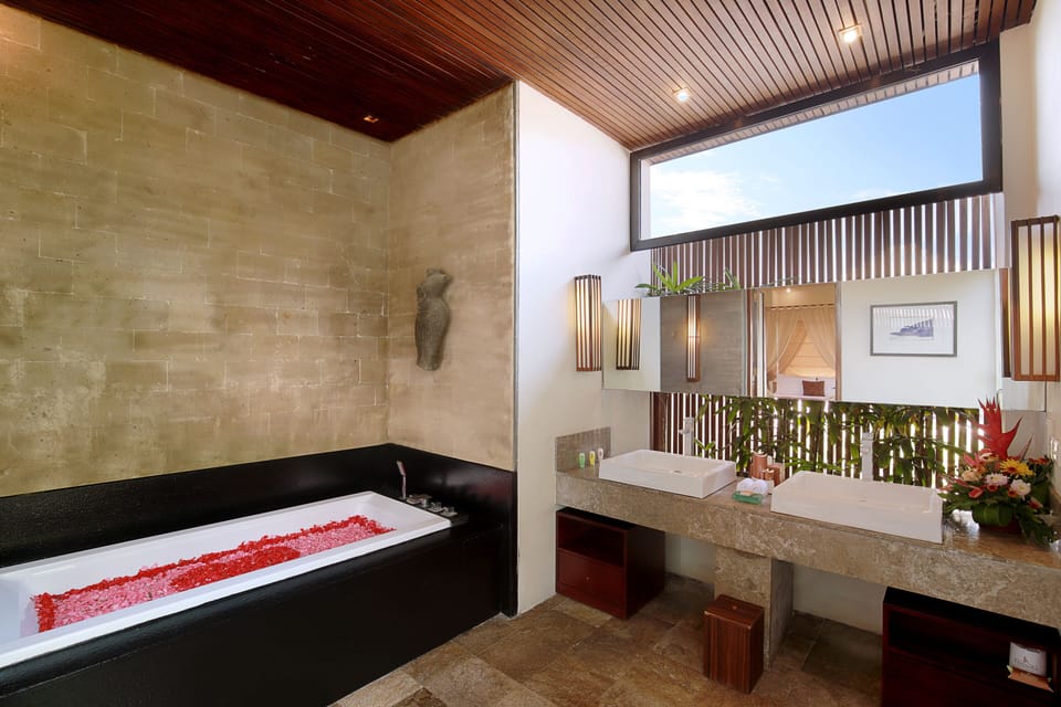 Suite, 1 Bedroom, Jetted Tub | Bathroom | Separate tub and shower, free toiletries, hair dryer, towels