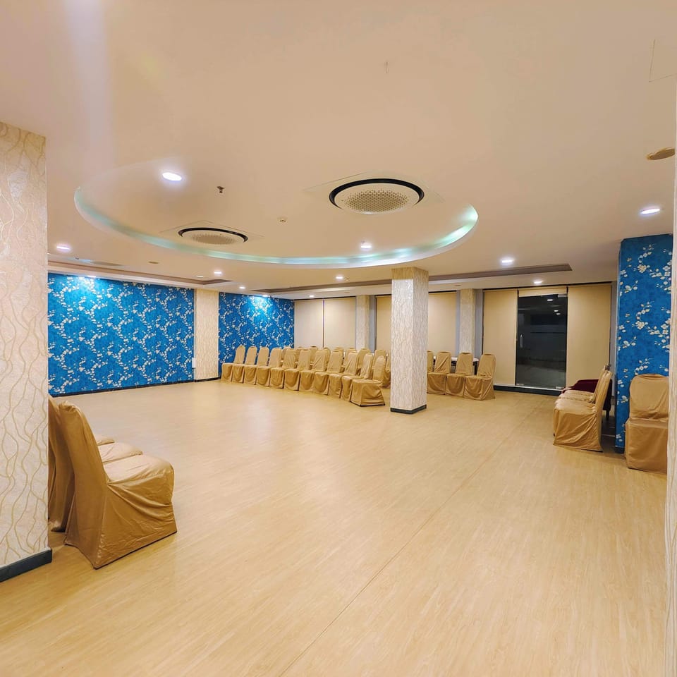 The Oasis -Vadodara Hotel in Vadodara