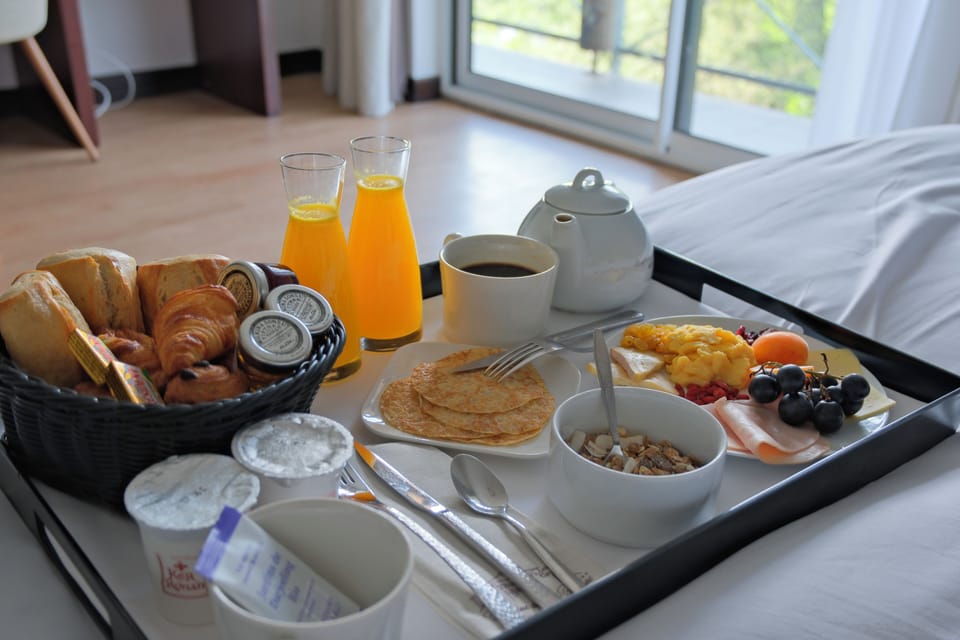 Daily buffet breakfast for a fee