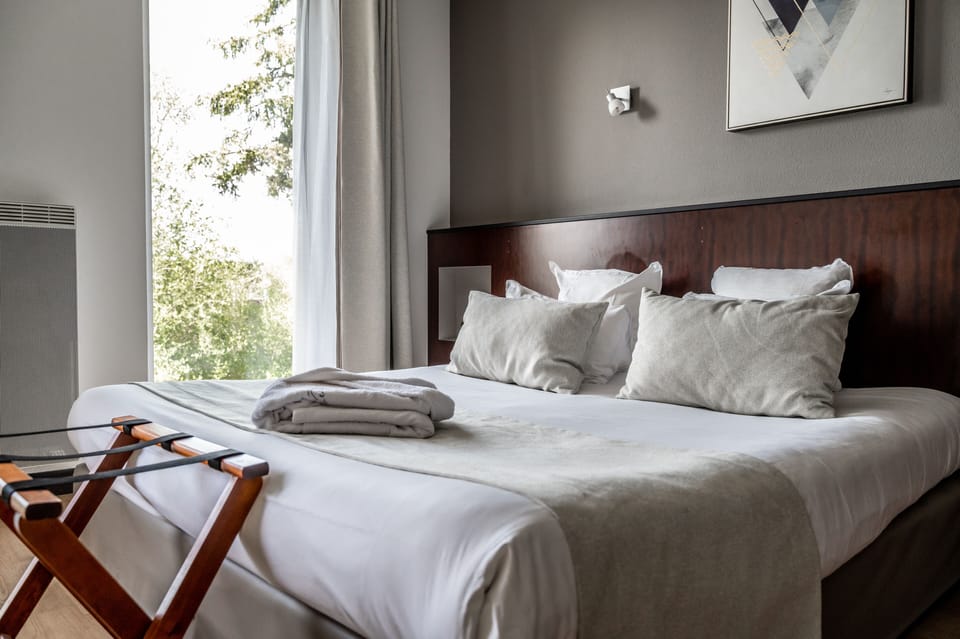 Superior Room, 1 Double Bed | Premium bedding, in-room safe, desk, blackout drapes