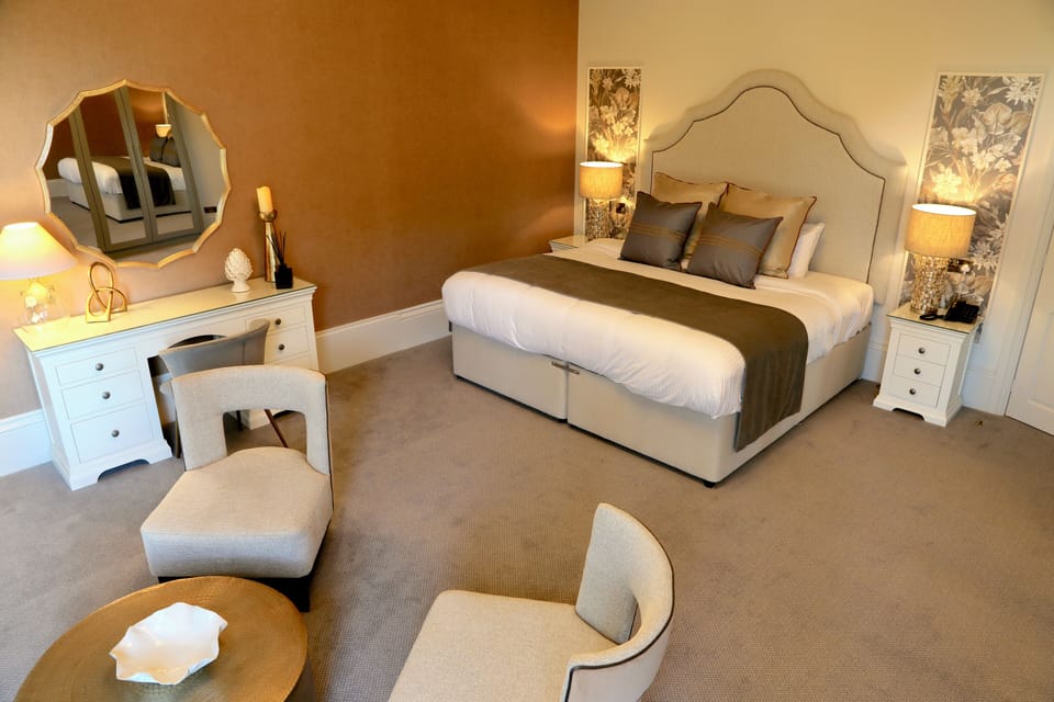 Suite | Desk, iron/ironing board, cribs (free), rollaway beds (surcharge)