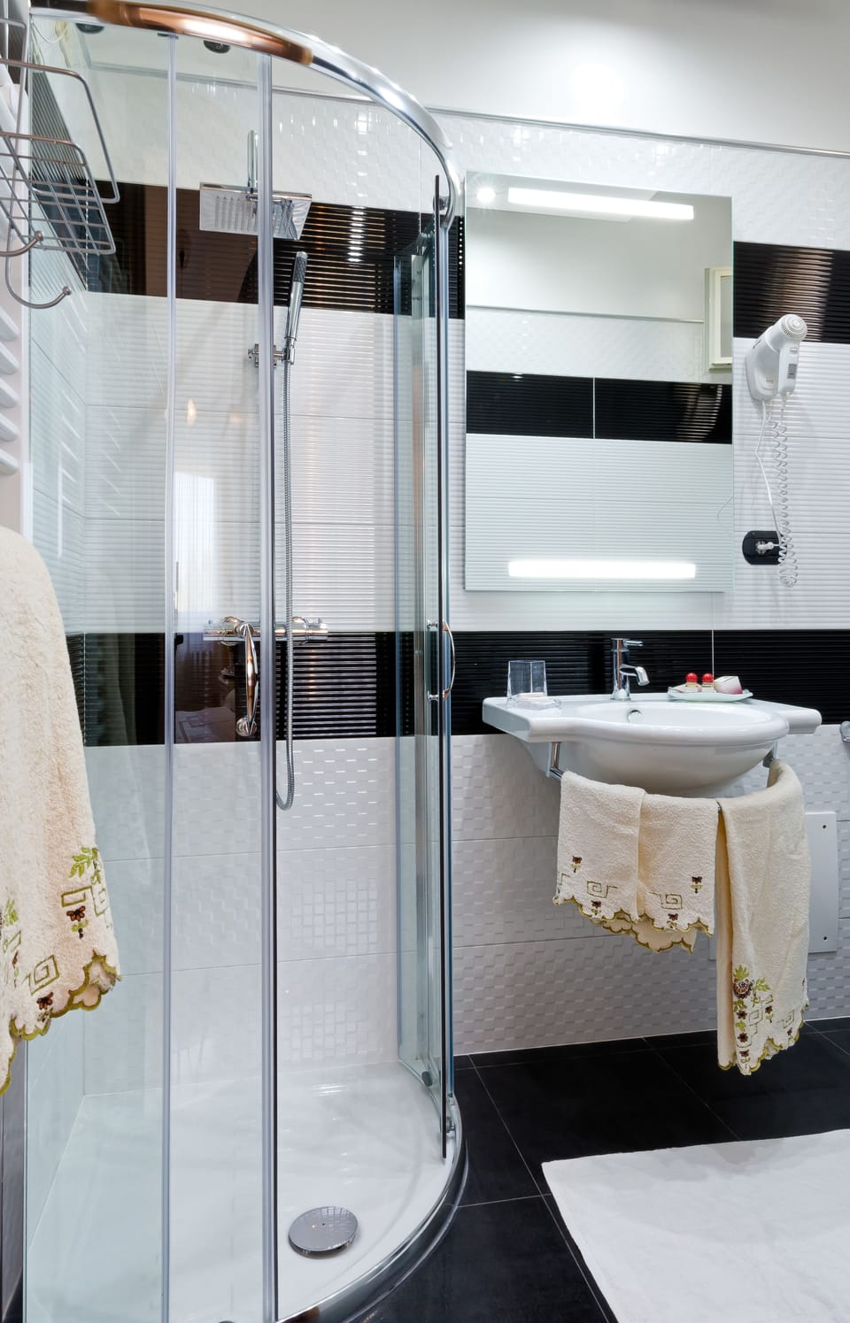 Shower, hair dryer, bathrobes, slippers