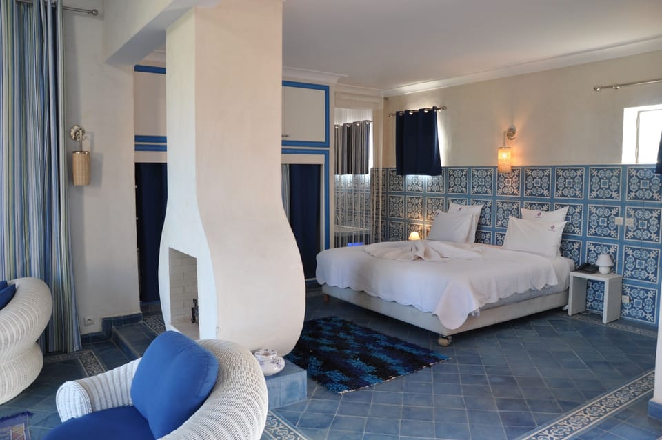 Comfort Suite | In-room safe, soundproofing, free WiFi, bed sheets